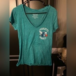 Charlotte Hornets women’s short sleeve logo T-shirt. Size xL. EUC